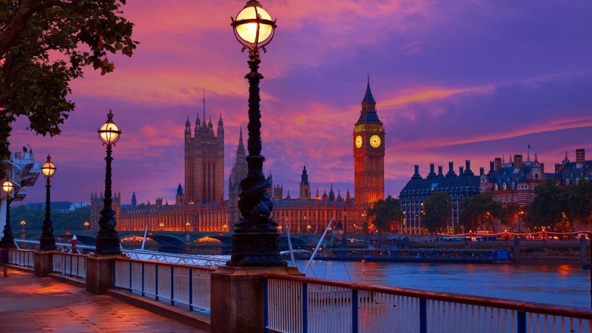 Tallinn to London from €128